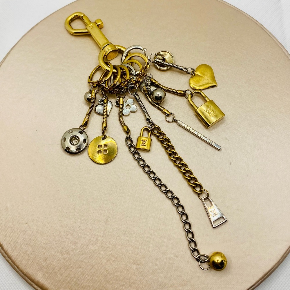EUC Super RARE Louis Vuitton 2006 Limited Edition Metal Key/Bag Charm